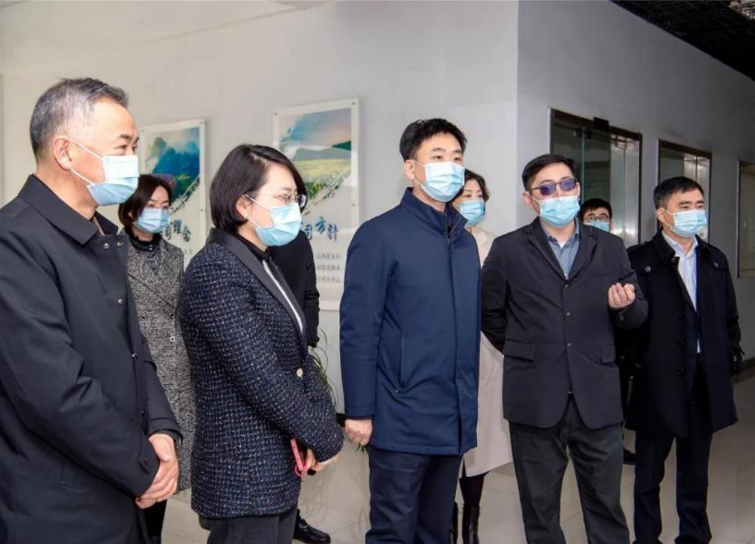 2022年2月9 日上午，市委副書記、市長蔡劍峰一 行來到江蘇七洲綠色化 工股份有限公司